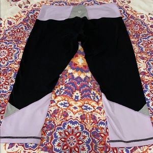 LIKE NEW Lululemon Capris Black/Lavender/Gray